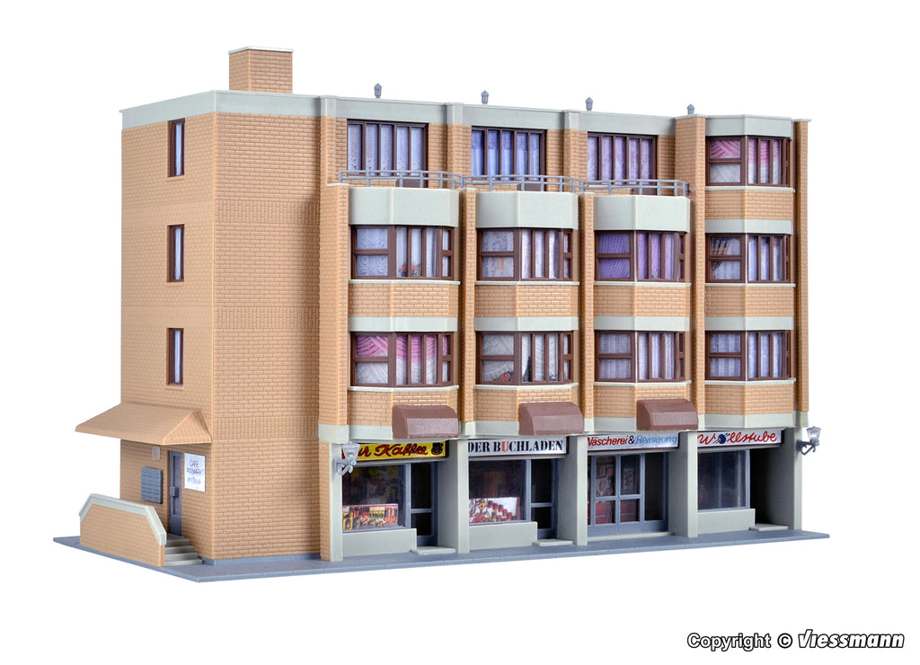 38222 - HO Apartment and business bldg.